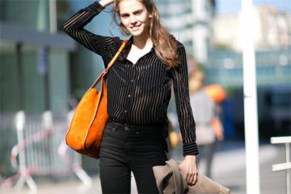 黑色衬衫如何搭配裤子,黑色的小衫配什么裤子