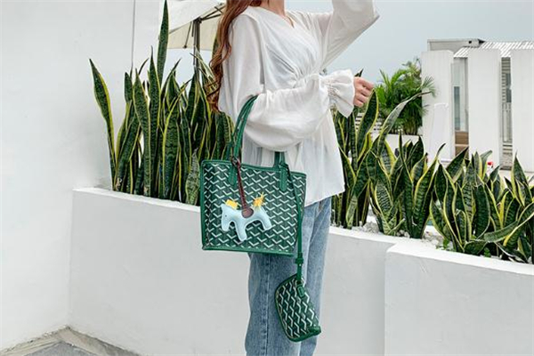 韩国狗牙包正品多少钱,韩国狗牙包是什么品牌