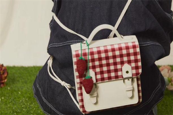 小ck新款限量草莓包,小ck包在哪里可以买到正品