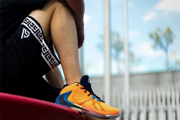 字母哥2代脚感,字母哥1代缺点 字母哥2代脚感,字母哥1代缺点