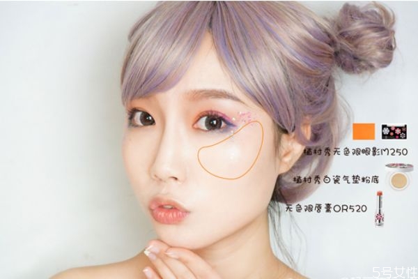 圣诞节妆容怎么画,圣诞节妆怎么画