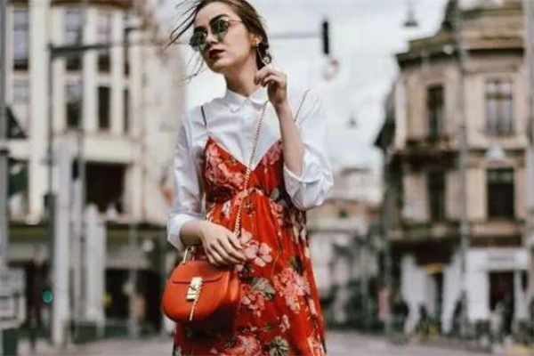碎花裙怎么穿不显老,碎花裙怎么穿不显老气