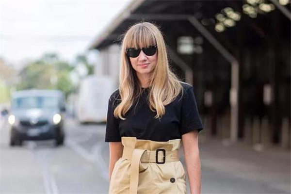 撞色系搭配给人什么感觉,撞色系搭配的优点