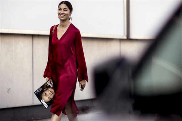 脖子长穿v领还是圆领,显脖子长的衣领