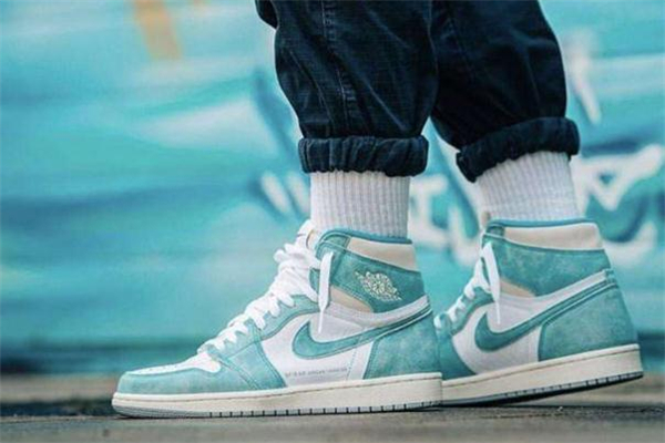 aj1蒂芙尼绿能用水洗吗,aj1蒂芙尼绿被水洗了怎么办