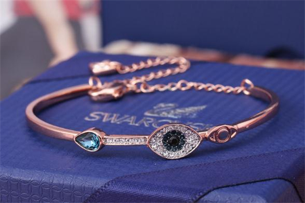 施华洛世奇没有保修卡怎么修,施华洛世奇有保修卡就可以去专柜保修吗