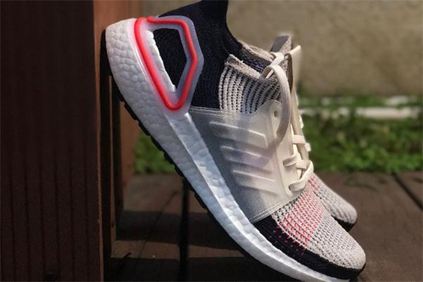 ub20和ub19哪个舒服,ub19u和ub19m有啥区别