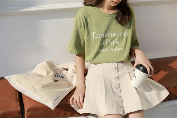 牛油果绿裙子搭配什么外套,牛油果色衣服怎么搭配裤子