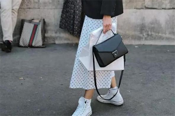 波点连衣裙配什么鞋子,波点裙怎么搭配