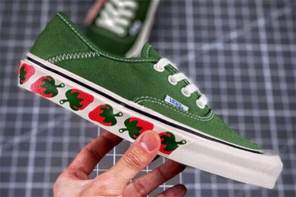 vans小草莓真假对比,vans草莓鞋