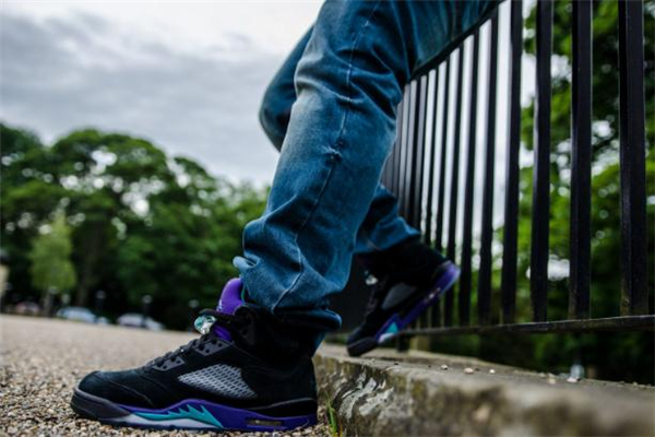 aj5黑紫葡萄,aj5白紫葡萄真假对比