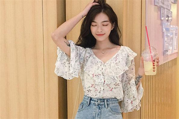 v领雪纺衫,v领雪纺衫领口太大怎么办