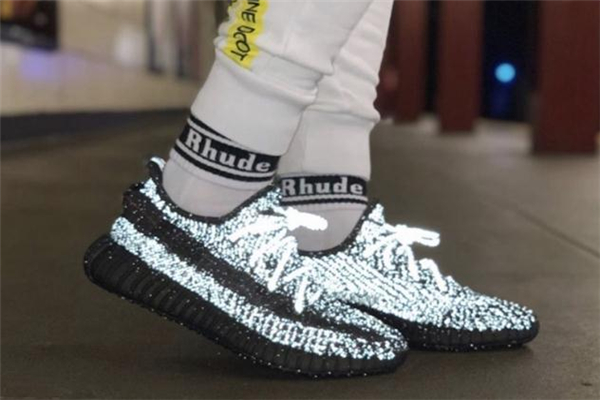 yeezy黑色满天星价格,yeezy满天星限量多少双