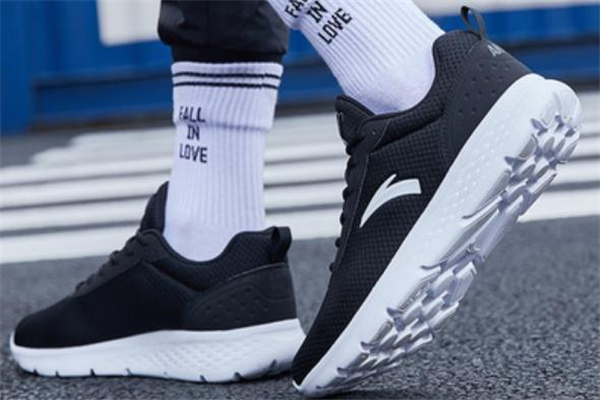 安踏运动鞋是国产的吗,安踏运动鞋是哪里产的