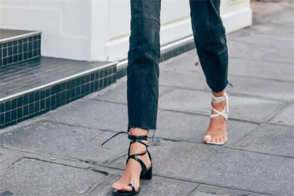 罗马绑带鞋怎么搭配衣服,罗马式高跟鞋