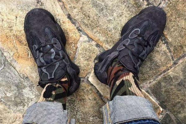 yeezy500脚感测评,yeezy500跑步舒服吗