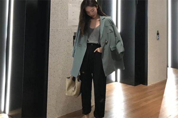 今年流行的男西装款式,男款休闲小西装