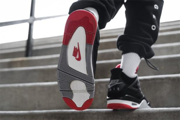 aj4黑红真假对比2019,aj4白红复刻2020估价