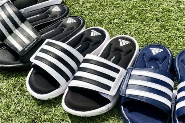 阿迪达斯的拖鞋好臭啊,拖鞋洗后发臭怎么办 阿迪达斯的拖鞋好臭啊,拖鞋洗后发臭怎么办