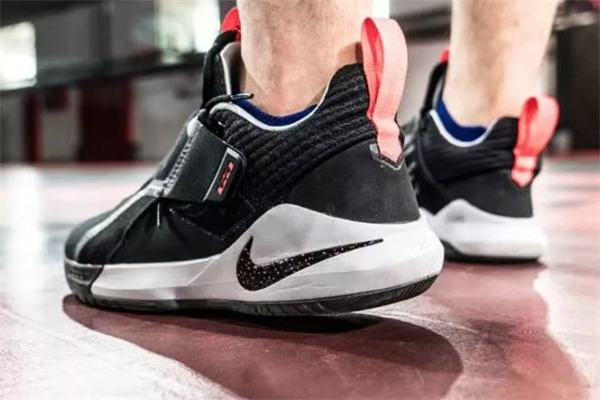 使节11鞋底什么材质,使节12鞋码建议 使节11鞋底什么材质,使节12鞋码建议