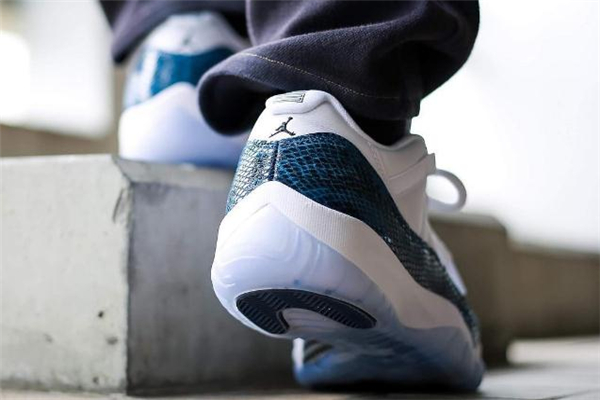 aj11蓝蛇是不是真的很垃圾,aj11蓝蛇是真的蛇皮吗 aj11蓝蛇是不是真的很垃圾,aj11蓝蛇是真的蛇皮吗