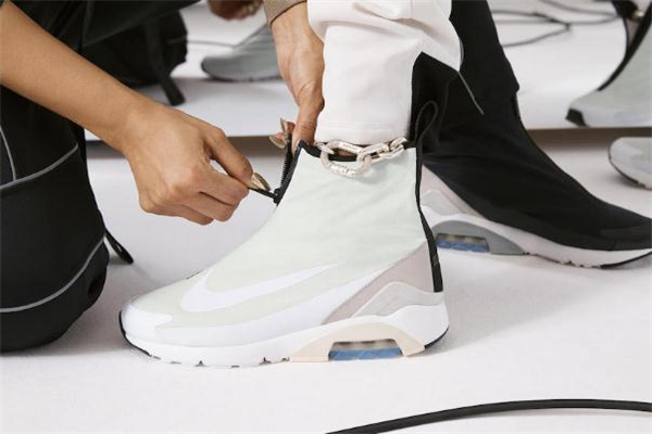 ambush联名耳机,nike ambush联名外套多少钱