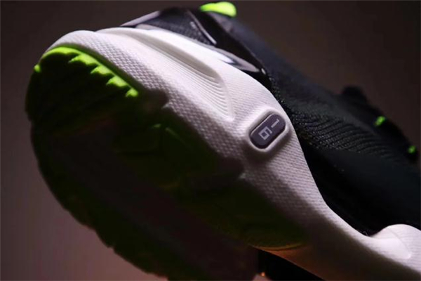 李宁超轻16代跑鞋测评,李宁超轻17和16买哪个好