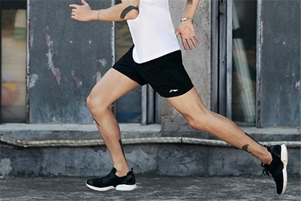 李宁超轻16代跑鞋测评,李宁超轻16代适合跑步吗