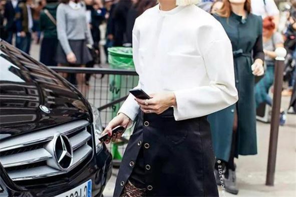 衣服撞色搭配,撞色大衣搭配图片