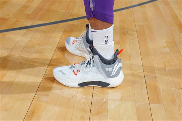 李宁音速7适合后卫吗,李宁音速8适合后卫吗