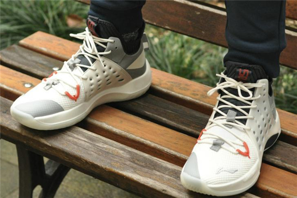 李宁音速7能打水泥地吗,李宁音速6水泥地耐磨吗