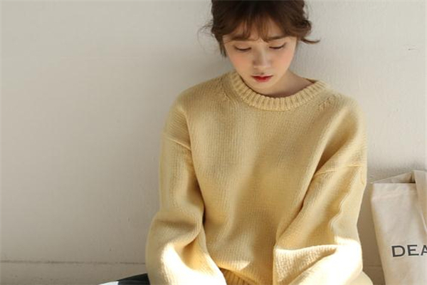 皮肤黑穿鹅黄色好看吗,皮肤黄穿鹅黄色好看吗