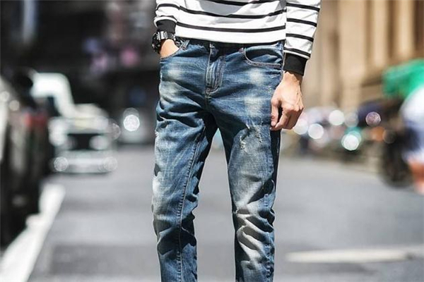 水洗牛仔裤和原色牛仔裤哪个好,牛仔裤水洗的好还是原色的好