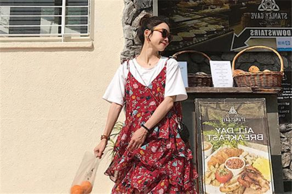 吊带蛋糕裙搭配什么上衣,吊带蛋糕裙