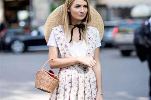 偏瘦的女生穿衣搭配技巧,特别瘦的女生怎么穿