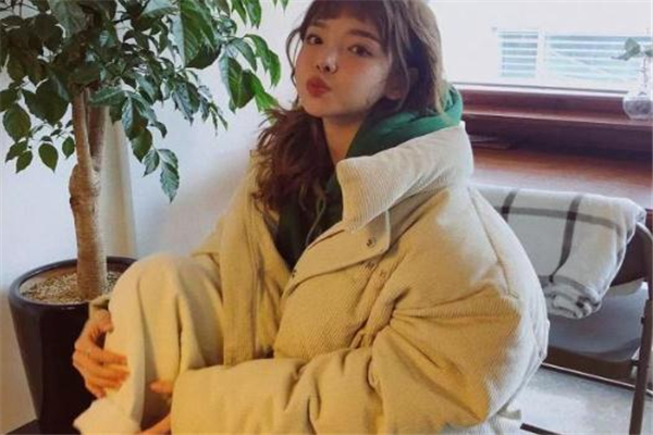 杏色搭配法则,杏色怎么搭配