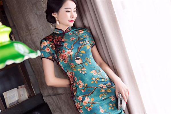 旗袍适合多大年龄人穿啊,旗袍适合什么年龄段的人穿