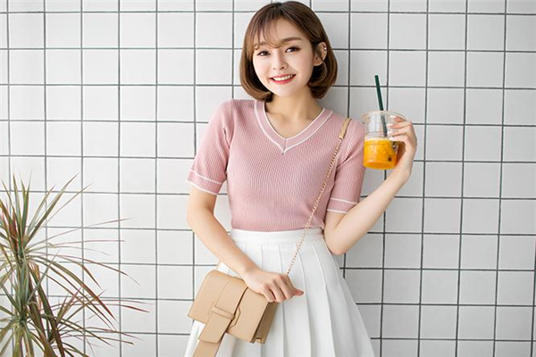 丝绒连衣裙搭配什么外套好看,秋冬雪纺连衣裙搭配