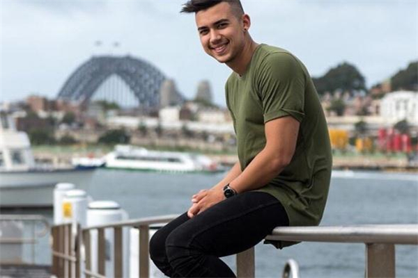 纯棉t恤为什么会褪色掉毛,纯棉衣服褪色