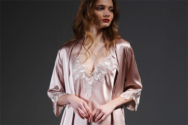 棉衣上血迹怎么洗,真丝上的血渍怎么洗掉 棉衣上血迹怎么洗,真丝上的血渍怎么洗掉