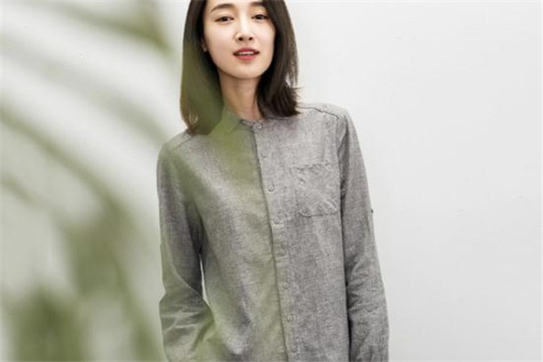 灰色大衣配什么颜色的内搭最好看,灰色裙子搭配什么颜色上衣好看 灰色大衣配什么颜色的内搭最好看,灰色裙子搭配什么颜色上衣好看