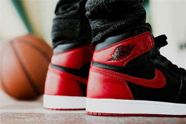 aj1芝加哥和禁穿哪个经典,aj1芝加哥为什么便宜