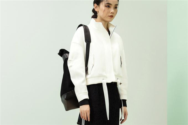 涤纶面料的衣服可以水洗吗,衣服涤纶面料可以用水洗吗