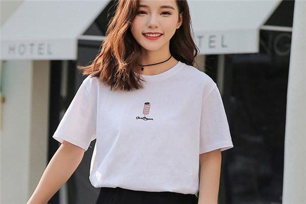 穿T恤睡觉,穿纯棉睡衣睡觉舒服吗 穿T恤睡觉,穿纯棉睡衣睡觉舒服吗