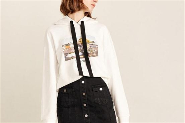 连帽印花卫衣搭男,连帽印花卫衣