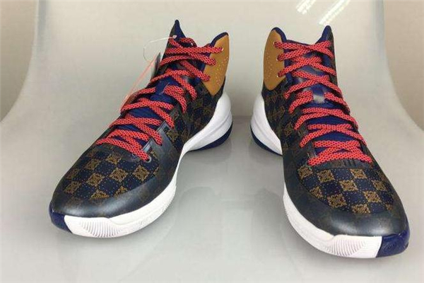 篮球鞋碳板贵吗,篮球鞋碳板长什么样 篮球鞋碳板贵吗,篮球鞋碳板长什么样