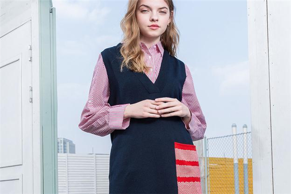 藏青色西装适合什么场合穿,藏青色适合什么样的人穿