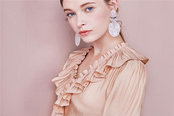 口红裸粉色是什么颜色,裸粉色是什么颜色