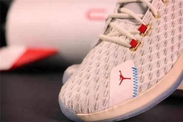 保罗13代谍照,詹姆斯14代战靴谍照