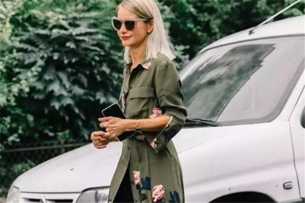 皮肤黑穿橄榄绿好看吗,皮肤黄穿橄榄绿好看吗